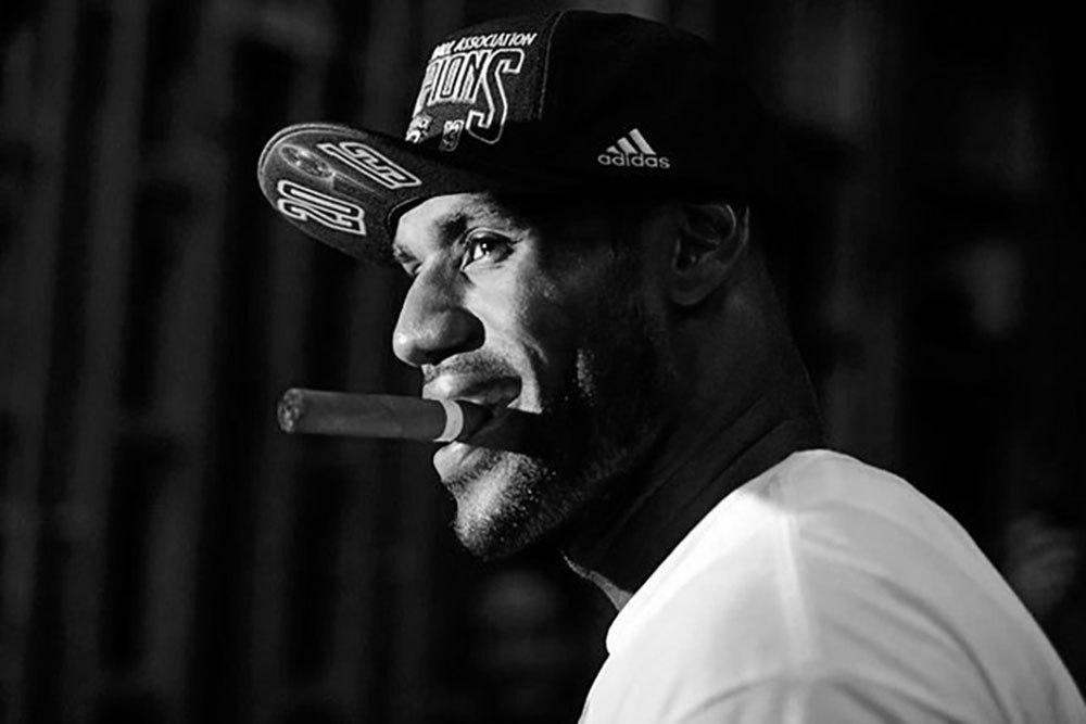 champions-celebrating-with-cigars-black-and-white1000